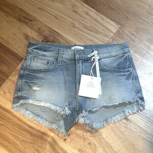 NWT Gigi Low Rise Pistola Jean Shorts 🌴☀️🩷
